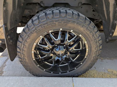 Used 2018 Toyota Tundra SR5 w/ TRD Off Road Package AWD/4WD image 7