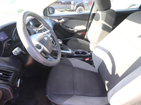 Used 2014 Ford Focus SE FWD image 2