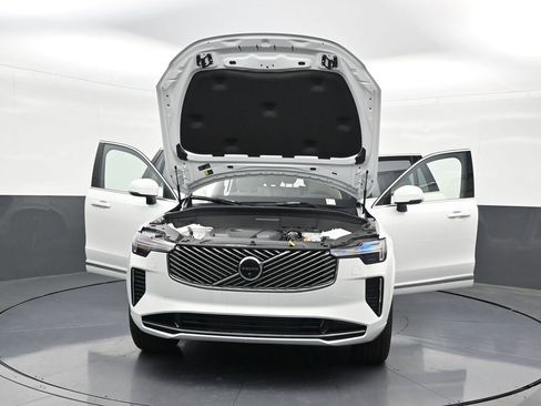 New 2026 Volvo XC90 T8 Plus AWD/4WD image 34