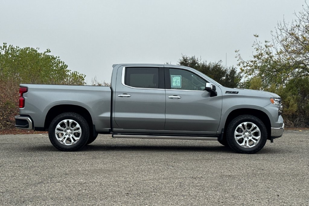 Used 2024 Chevrolet Silverado 1500 LTZ AWD/4WD image 3