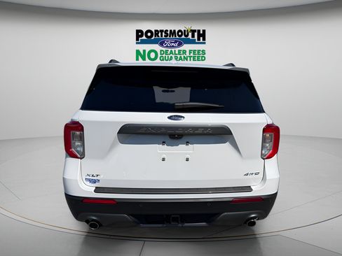 Used 2024 Ford Explorer XLT w/ Equipment Group 202A AWD/4WD image 31