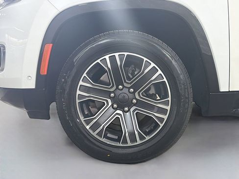 Used 2024 Jeep Wagoneer Series II AWD/4WD image 35