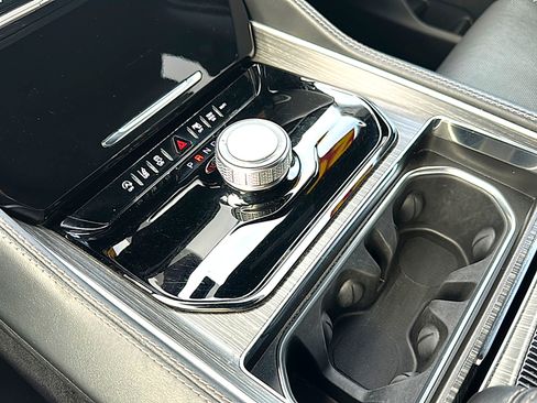 Used 2024 Jeep Wagoneer L Series II image 36