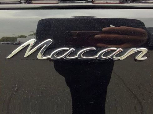 Used 2023 Porsche Macan AWD/4WD image 9