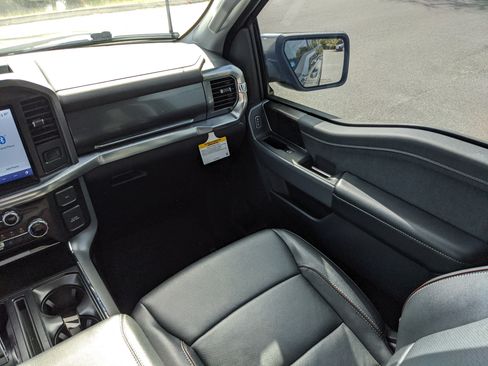 Used 2022 Ford F150 Lariat w/ Trailer Tow Package image 18