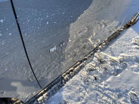 Used 2023 Chevrolet Malibu LT image 3