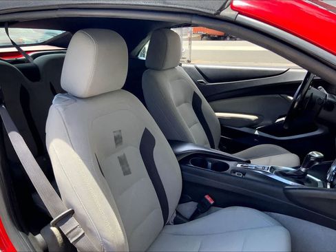 Used 2018 Chevrolet Camaro SS RWD image 12