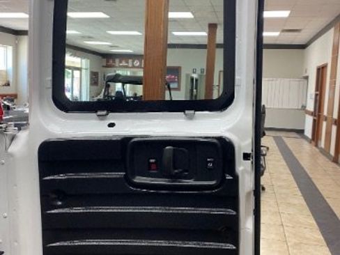 Used 2023 GMC Savana 2500 w/ Driver Convenience Package image 8