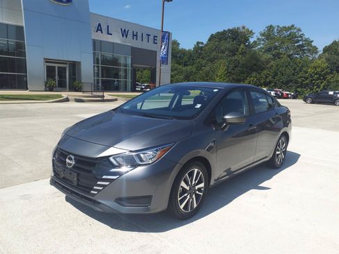 Used 2023 Nissan Versa SV FWD image 1