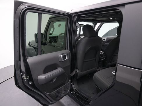 Used 2022 Jeep Gladiator Overland image 13