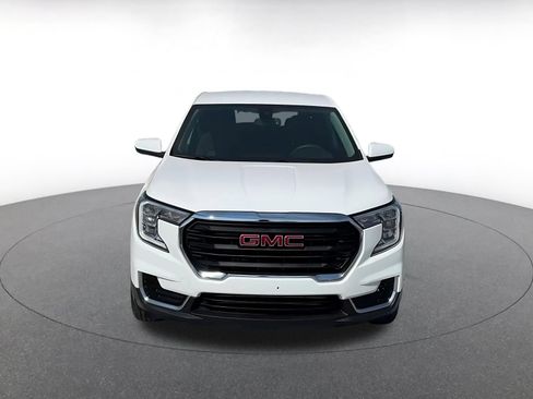 Used 2024 GMC Terrain SLE FWD image 4