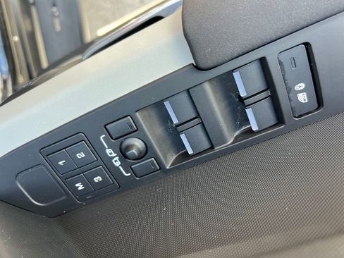 Used 2023 Land Rover Defender 130 SE AWD/4WD image 9