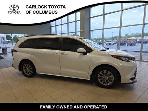 Used 2024 Toyota Sienna XLE FWD image 5
