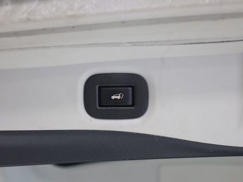 Used 2018 Nissan Rogue SV AWD/4WD image 30