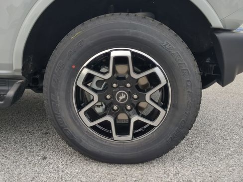 New 2026 Ford Bronco Outer Banks image 9