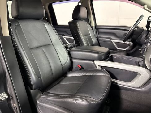 Used 2018 Nissan Titan SL AWD/4WD image 14