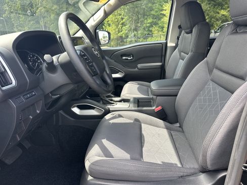 Used 2025 Nissan Frontier SV RWD image 9