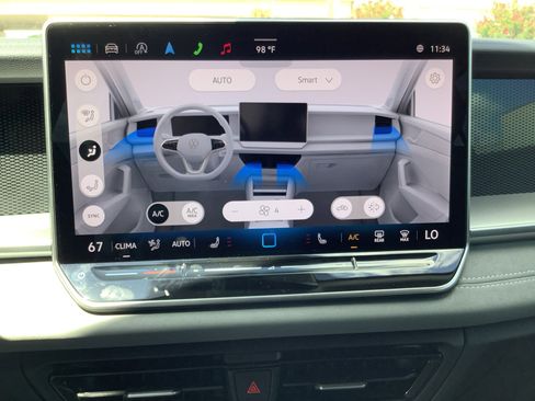 New 2025 Volkswagen Tiguan SE image 18