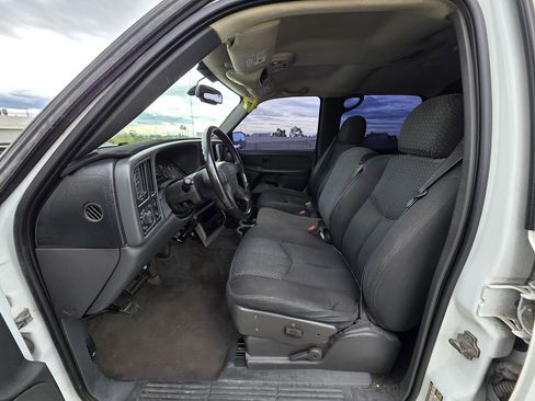 Used 2004 Chevrolet Avalanche Z66 w/ Preferred Equipment Group image 12