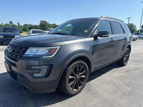 Used 2017 Ford Explorer XLT w/ Equipment Group 202A AWD/4WD image 5