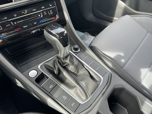 New 2025 Volkswagen Jetta SE image 22
