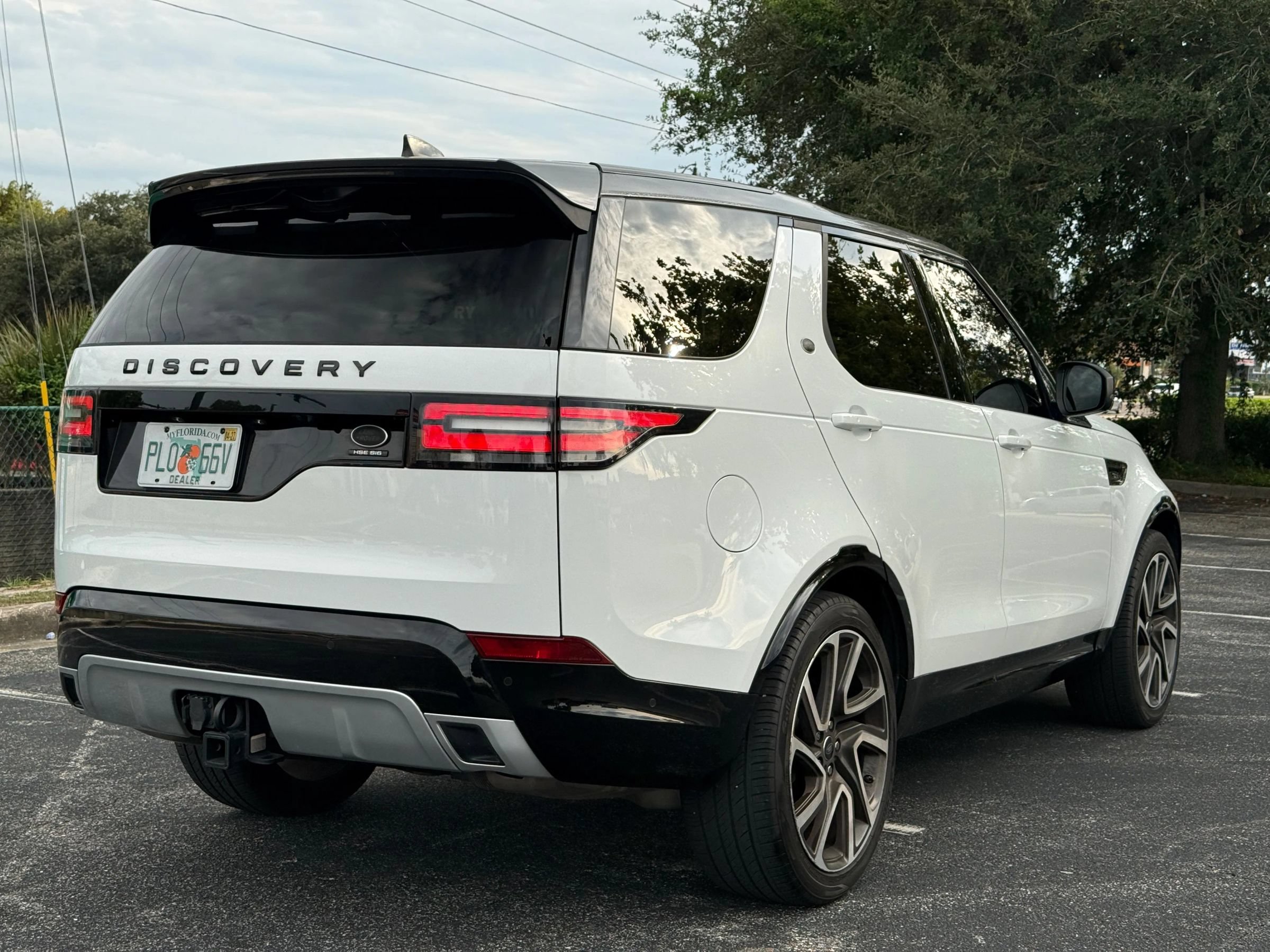 Used 2017 Land Rover Discovery HSE Luxury AWD/4WD image 5