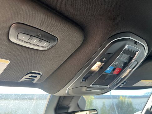 Used 2024 Jeep Wagoneer L Series II image 32