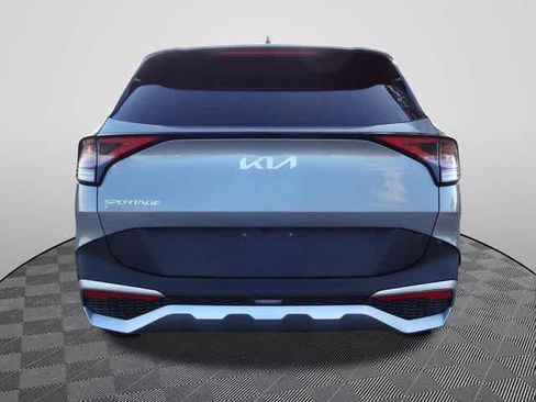 Used 2024 Kia Sportage LX image 3