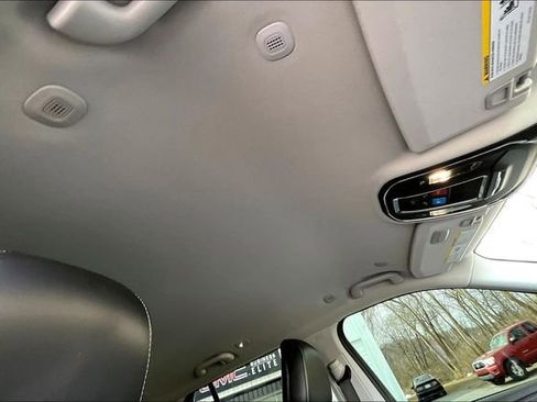 Used 2023 Jeep Grand Cherokee Limited w/ Black Appearance Package image 17