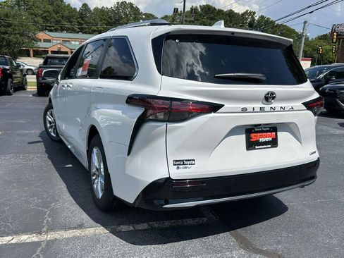 New 2026 Toyota Sienna Limited FWD image 5