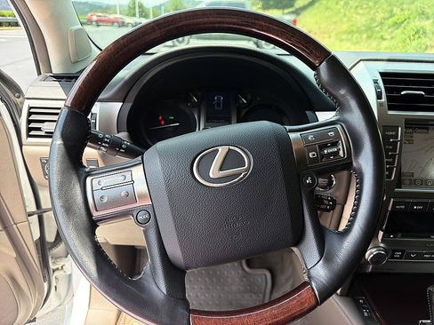 Used 2015 Lexus GX 460 w/ Premium Package AWD/4WD image 13