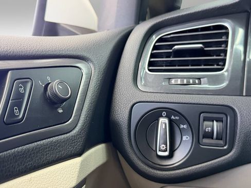 Used 2019 Volkswagen e-Golf SEL Premium FWD image 19