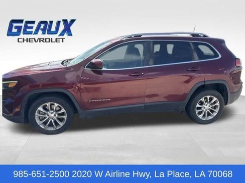 Used 2019 Jeep Cherokee Latitude w/ Cold Weather Group FWD image 1