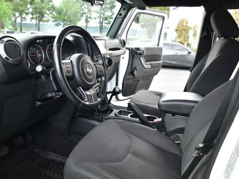 Used 2015 Jeep Wrangler Unlimited Sport image 12