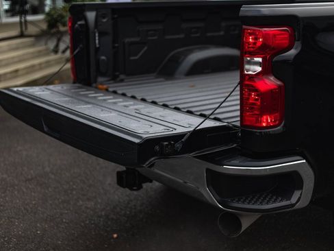 Used 2024 Chevrolet Silverado 3500 LT image 10