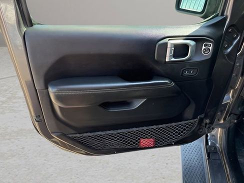 Used 2019 Jeep Wrangler Unlimited Sahara w/ Cold Weather Group AWD/4WD image 17