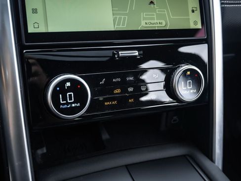 Used 2023 Land Rover Discovery Metropolitan Edition AWD/4WD image 28