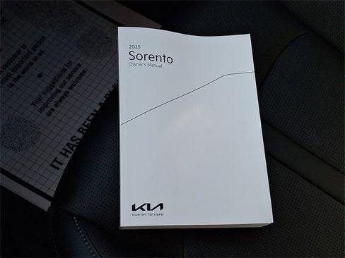 Certified 2025 Kia Sorento EX w/ Panoramic Sunroof Package image 26