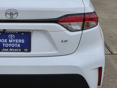 Used 2025 Toyota Corolla LE FWD image 9