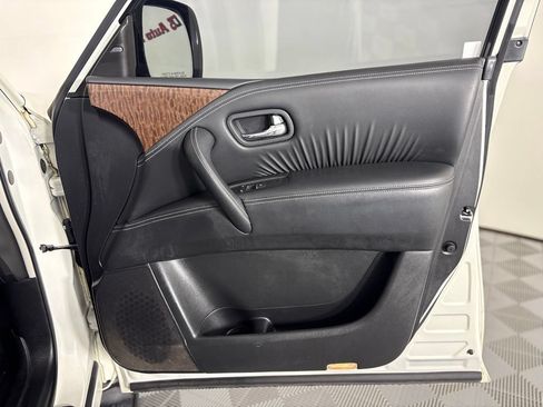 Used 2018 Nissan Armada Platinum w/ Interior Lighting Package RWD image 36