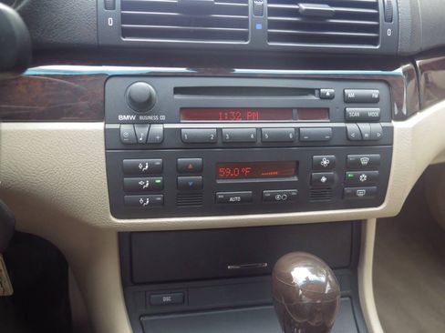 Used 2005 BMW 325i Sedan RWD image 9
