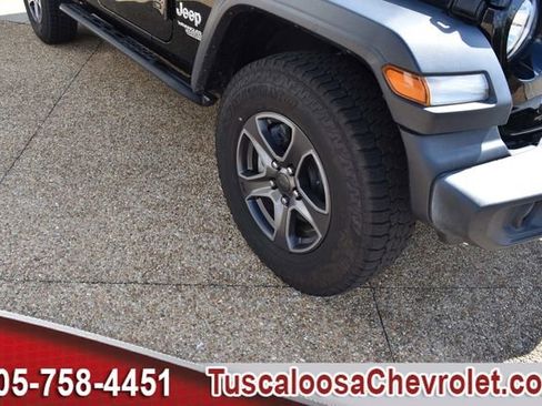 Used 2018 Jeep Wrangler Unlimited Sport S image 12