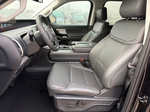 New 2025 Ford Expedition Active image 9