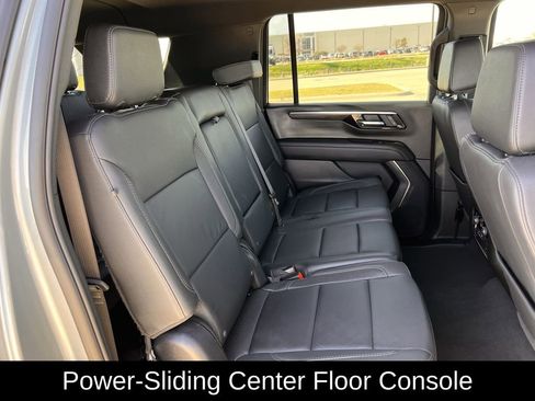 Used 2025 Chevrolet Suburban Z71 image 32