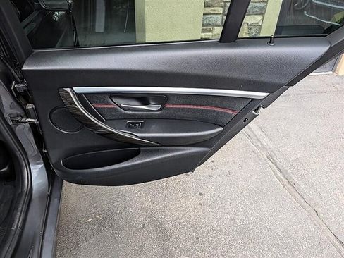 Used 2018 BMW 330i Sedan w/ Convenience Package RWD image 28