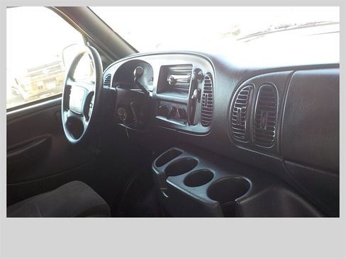 Used 2002 Dodge B1500 image 17