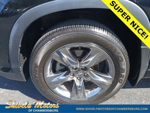 Used 2018 Toyota Highlander Limited Platinum image 2