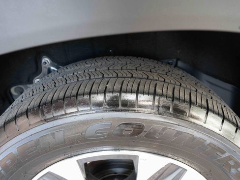 Used 2025 Toyota Highlander XLE image 31