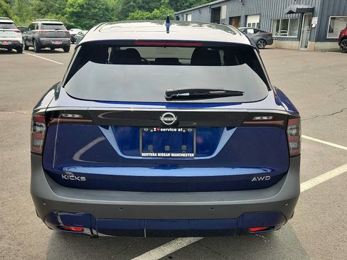 Used 2025 Nissan Kicks SV AWD/4WD image 5