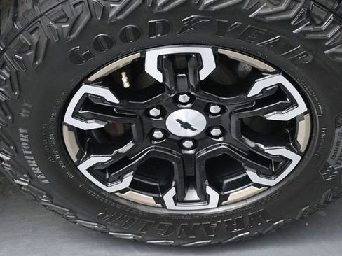 Used 2023 Chevrolet Silverado 1500 ZR2 AWD/4WD image 25
